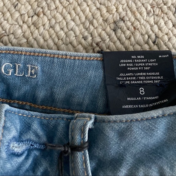 American Eagle Light Wash Jeans - Picture 2 of 3